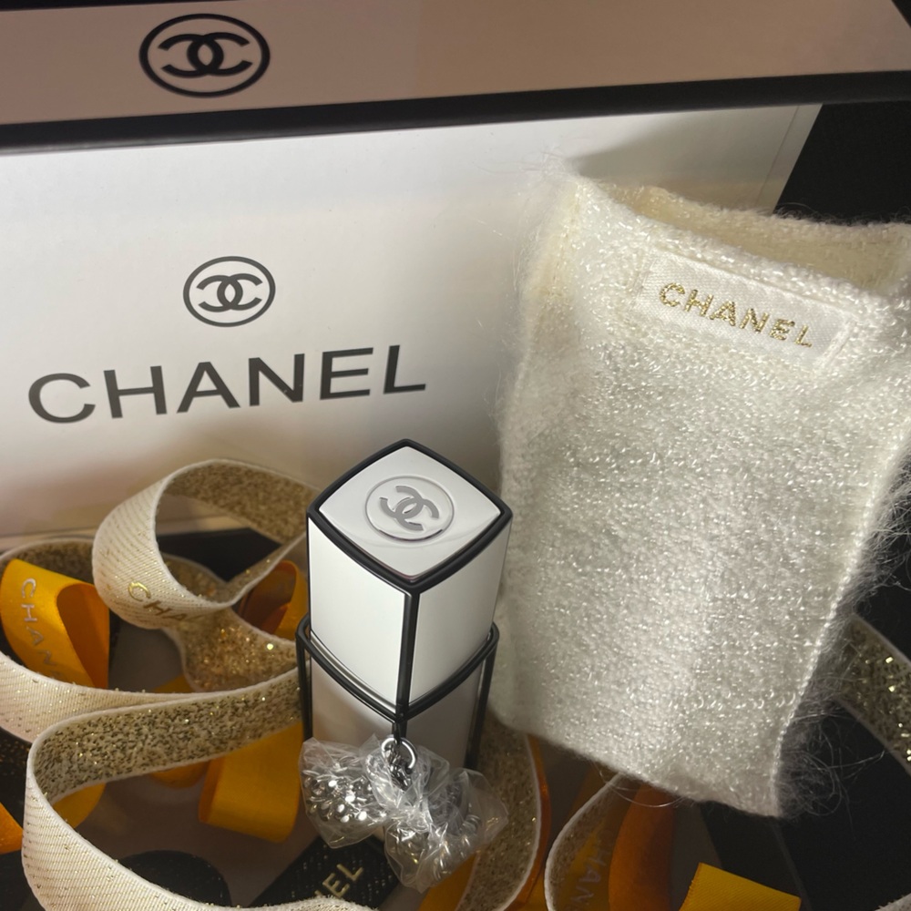 Chanel No. 5 Perfume Travel Set, Chain & Pouch Collectable, Limited Edition - Picture 3 of 10